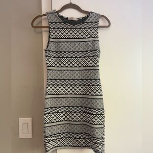 🖤 Black & White Geometric Bodycon Dress – Sleeveless – Size S